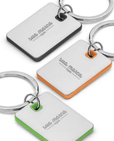 Chaveiro de metal elegante e resistente, perfeito para personalização com a sua marca. Ideal para presentear clientes e colaboradores. Adquira já o chaveiro de metal 44 e destaque-se!
