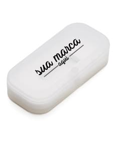 Estojo para Pen Drive Pico - Organize de forma prática e segura o seu dispositivo eletrônico com este estojo. Feito de plástico resistente, garante proteção e praticidade no transporte. Ideal para uso em escritórios, em casa ou em viagens. Adquira o seu agora!