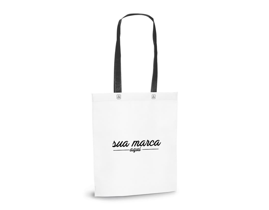 Kit queijo 3 peças - Conjunto de utensílios em aço inox e madeira, perfeito para servir queijos em grande estilo. Com design retrô e elegante, esse set é ideal para momentos especiais. Acompanha faca, espátula e garfo em uma tábua redonda de madeira. A peça perfeita para os amantes de queijos!