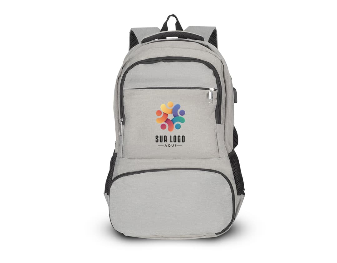 Mochila preta de couro com material reciclável e isolamento térmico, moderna e estilosa. Possui alça, zíper, bolso e espaço para armazenar objetos. Ideal para viagens, passeios e atividades esportivas.