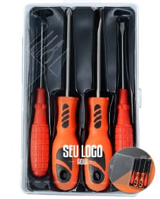 Kit ferramenta 4 peças com estojo contendo diversas ferramentas como chave de fenda, chave de boca, alicate e martelo, ideais para reparos domésticos e construção. As ferramentas são fabricadas em aço e plástico, proporcionando durabilidade e praticidade na hora do uso.