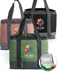 Bolsa Térmica 12 Litros na cor azul, com alça para transporte e zíper na parte superior. A bolsa está fechada e apresenta um design simples e funcional.