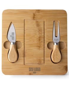 Kit Queijo 3 Peças: A combinação perfeita de utensílios de aço inoxidável para desfrutar de momentos em família. Com design retro e acabamento cromado, este conjunto inclui faca, garfo e espátula afiados e resistentes. Ideal para amantes de queijo e para deixar sua cozinha ainda mais equipada. Adquira já o seu!