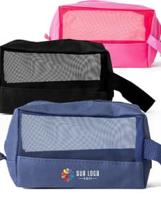 Nécessaire de Nylon com visor telado em cor preta e detalhes em dourado. Ideal para armazenar objetos pessoais, acessórios e produtos de higiene, combinando estilo moderno e praticidade.