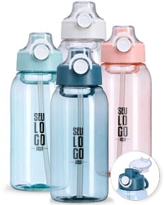 Imagem de um squeeze plástico de 1 litro, transparente, com tampa amarela e design clean. O objeto está vazio e reflete a luz, mostrando um produto de higiene pessoal.