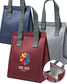 Bolsa térmica em poliéster preta e branca, com alça ajustável e fecho de zíper.