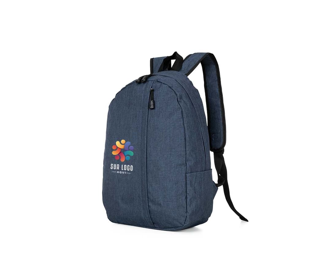 Mochila de poliéster preta com detalhes em cinza, possui alças acolchoadas e bolsos laterais. Ideal para o dia a dia.