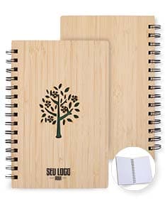 Caderno Bambu com capa de tecido estampado em tons de verde e marrom, folhas em papel reciclado e marcador de páginas de fita verde.