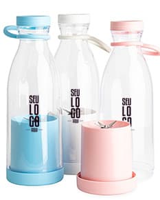 Garrafa com misturador de 380ml na cor verde.