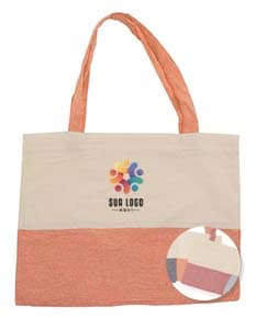 Sacola ecológica de algodão marrom, vazia, com alça e design elegante. A imagem mostra um objeto de moda e estilo, ideal para compras ou presentes, feito de material seguro e resistente.