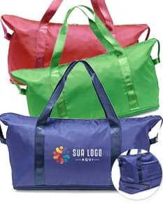 Bolsa esportiva feita de poliéster com capacidade de 32 litros, na cor preta, com alça ajustável e fecho de zíper.