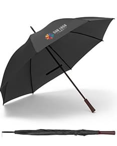 Guarda-chuva em poliéster 190T na cor azul, dobrado e fechado sobre fundo branco.