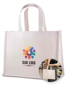 Uma sacola de algodão segura e protegida, com fechaduras, cadeados e metais para garantir a segurança de suas compras. Ideal para fazer compras seguras e proteger seus pertences quando estiver no shopping ou em trânsito. A sacola de algodão é resistente, durável e oferece praticidade ao transportar suas compras com segurança.