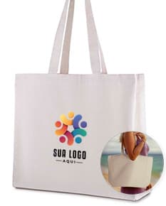 Sacola em algodão rosa, vazia, com alças e elegante. Focada no público feminino, perfeita para compras em lojas de moda e presentes. Novo símbolo de consumismo consciente e sustentável.