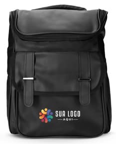 Mochila de couro sintético com capacidade de 29 litros.